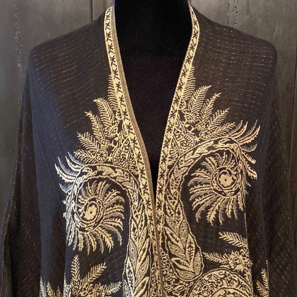 Morocco tapestry poncho/wrap/ cover up with fringes- one size - Picture 4 of 9